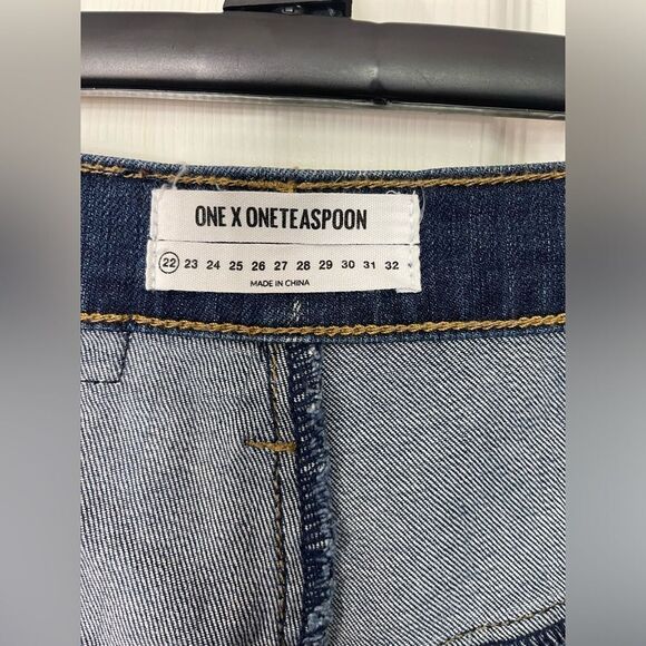 One Teaspoon cuffed distressed denim shorts size 0 - Picture 4 of 5